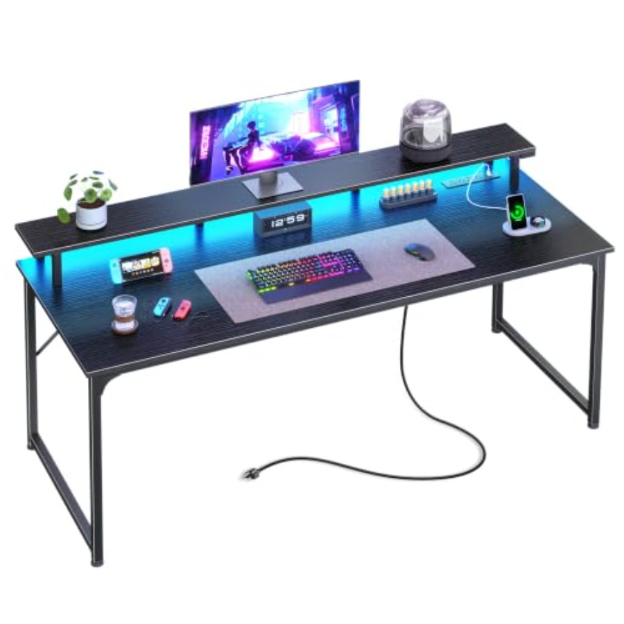 Desk Setup Black And Wood - LED 조명과 내장형 전원 콘센트가 있는